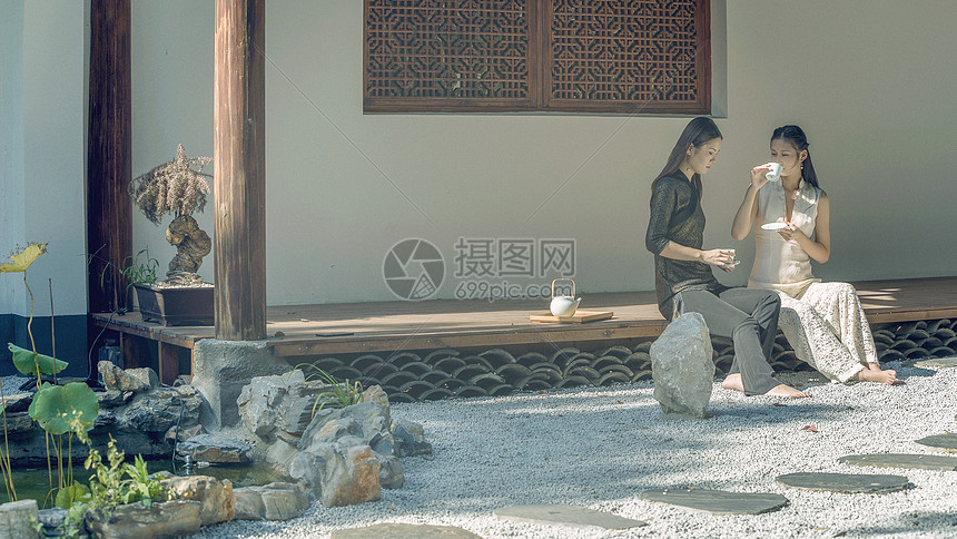 旗袍美女饮茶图片