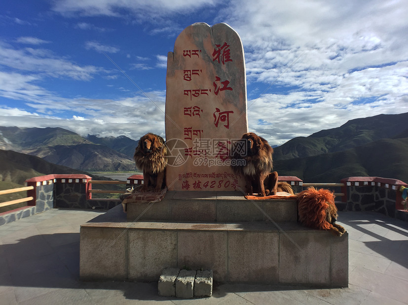 西藏雅江河谷图片