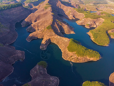 俯瞰湖南郴州丹霞地貌高椅岭背景图片