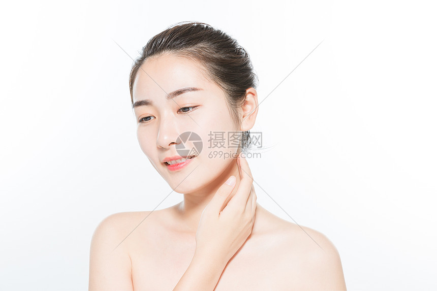 美丽女性水润护肤图片