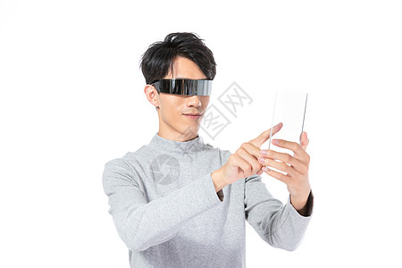 手机投影戴科技眼镜的男人背景