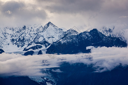 云南迪庆德钦县梅里雪山背景图片