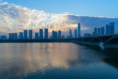 城市公共空间湖南长沙湘江边日出背景