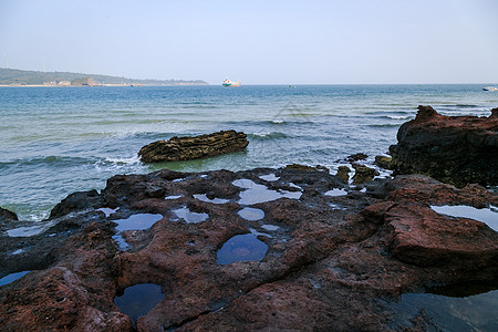 涠洲岛海滩山和大海高清图片