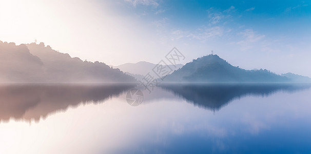 夕阳湖面平静湖面设计图片