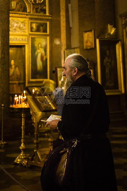 喀山大教堂内的东正教信徒图片