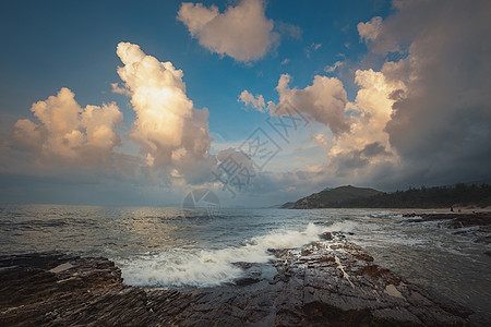 广东深圳盐洲岛海边晨云背景