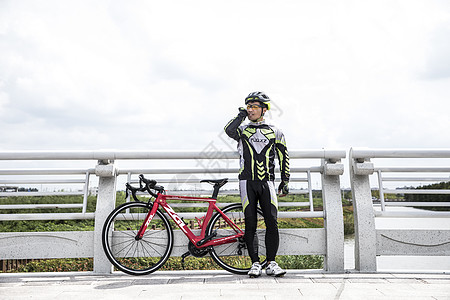 队报：图拉姆周四恢复训练，此前因大腿肌肉伤势缺席了1个月