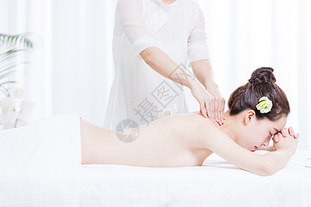 女性养生SPA肩颈按摩高清图片