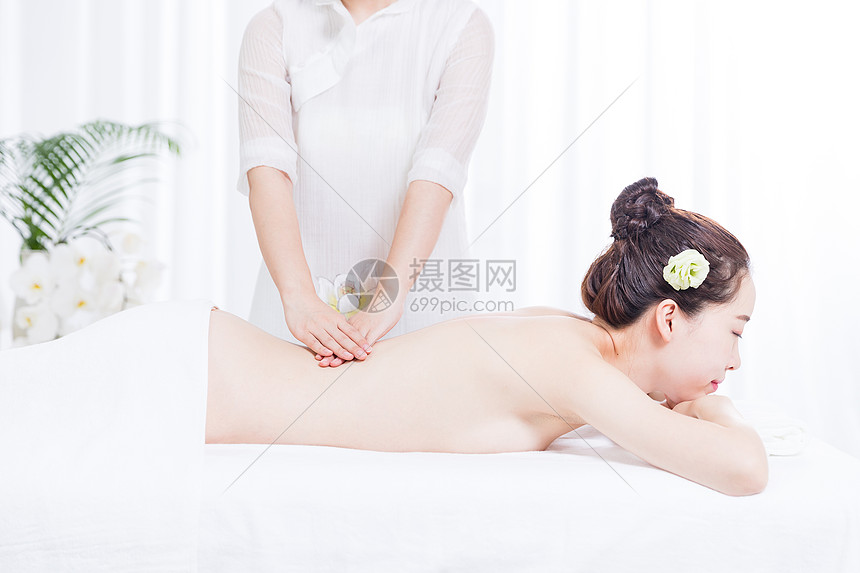 女性养生SPA背部按摩图片