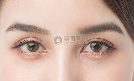 女性眼睛细节图片