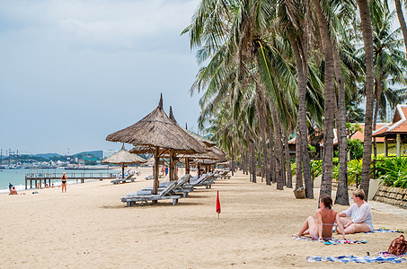 越南芽庄海滩风景背景图片