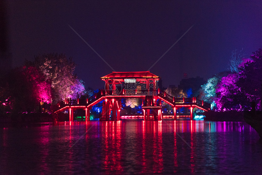 河南开封清明上河园夜景图片