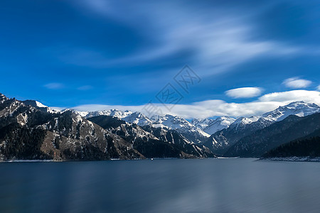 新疆天山天池雪景图片