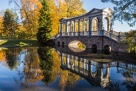 圣彼得堡叶卡捷琳娜宫花园罗马大理石桥高清图片