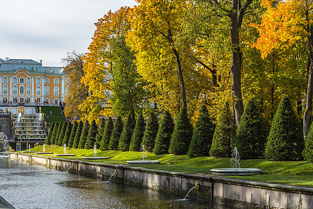 俄罗斯圣彼得堡著名景点夏宫下花园园林秋色图片