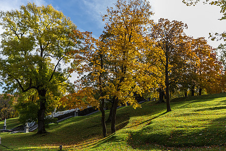 俄罗斯圣彼得堡著名景点夏宫下花园园林秋色图片