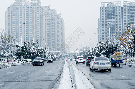 大雪后的交通道路高清图片
