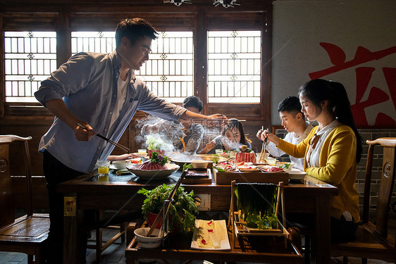 聚会吃火锅图片