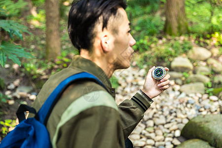 背包运动男性青年男性户外远足背景