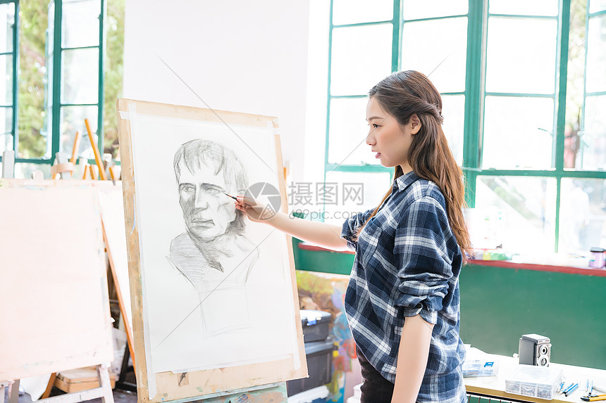 女性绘画素描图片