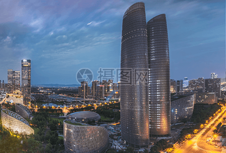 成都市双子塔夜景流云夜晚图片