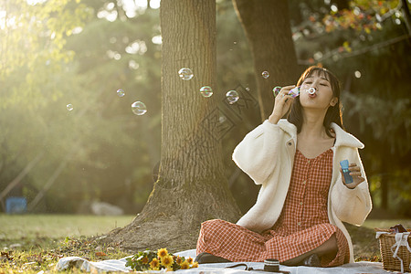 卡通少女文艺少女户外吹泡泡背景