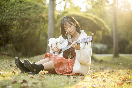 文艺少女户外弹吉他背景图片