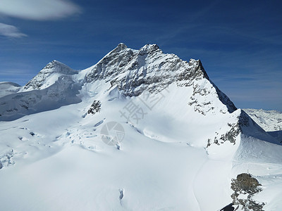 瑞士滑雪冰天雪地瑞士少女峰背景