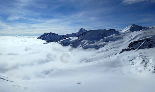 冰雪嘉年华瑞士少女峰的雪山云海背景