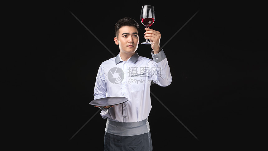 男服务生红酒服务图片