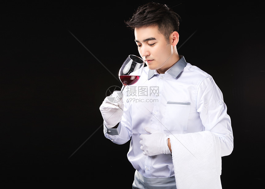 男服务生红酒服务图片