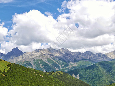 川西八美绵延巍峨的高原群山图片