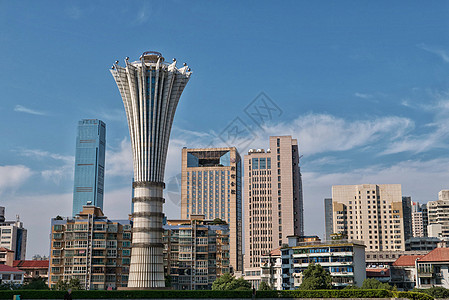 贺龙体育馆运动会火炬塔和长沙城区背景图片