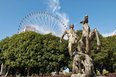 贺龙体育广场竞赛铜雕和亚洲大型城市摩天轮精神高清图片素材
