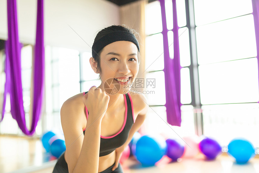 瑜伽女性加油形象图片