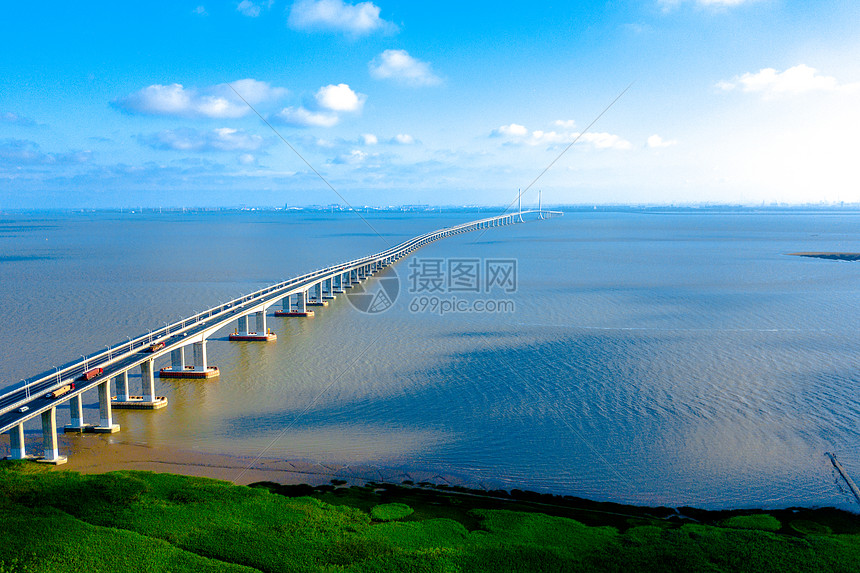 航拍上海长江大桥图片
