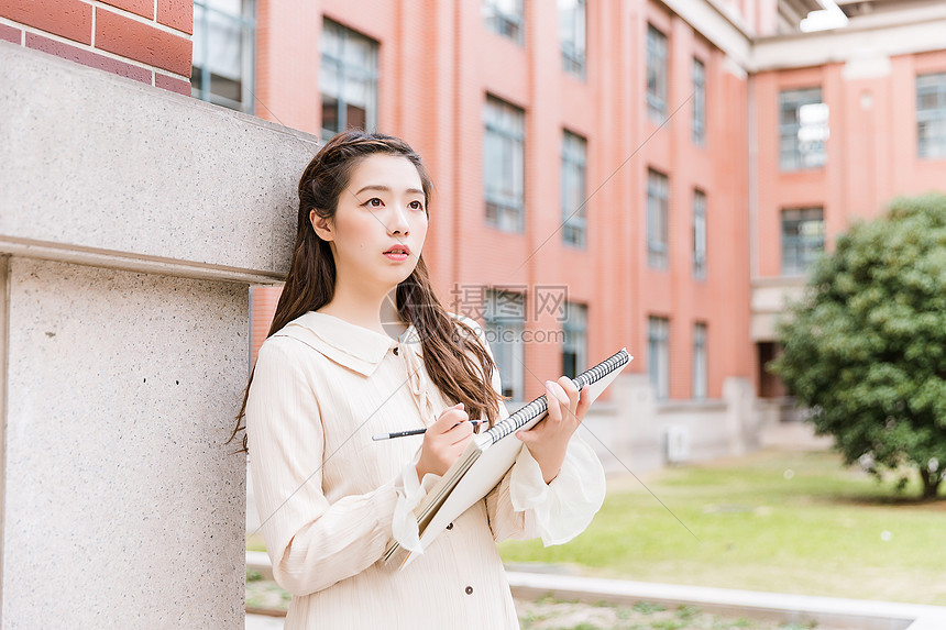 青春女孩素描图片