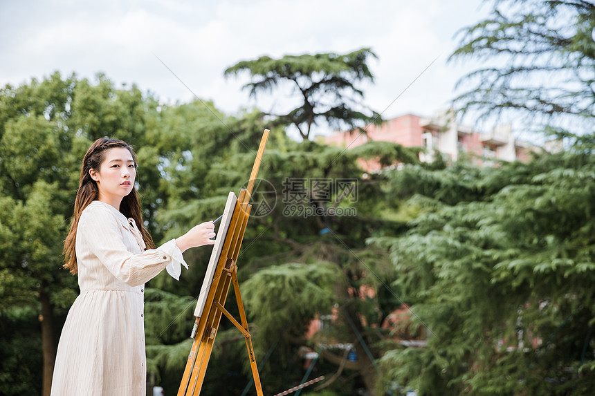 青春女孩素描图片