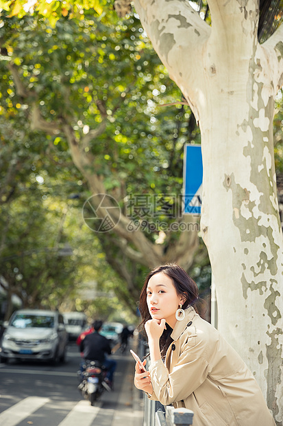 青春文艺女孩街头写真图片