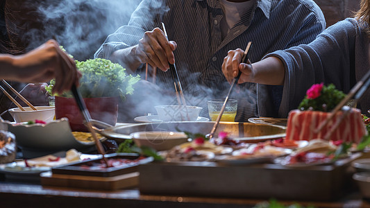 火锅美食青年聚会高清图片