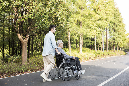 老人陪伴敬老公园陪伴老人散步背景