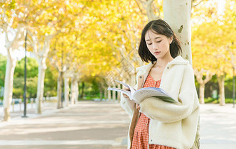 清新文艺女性图片