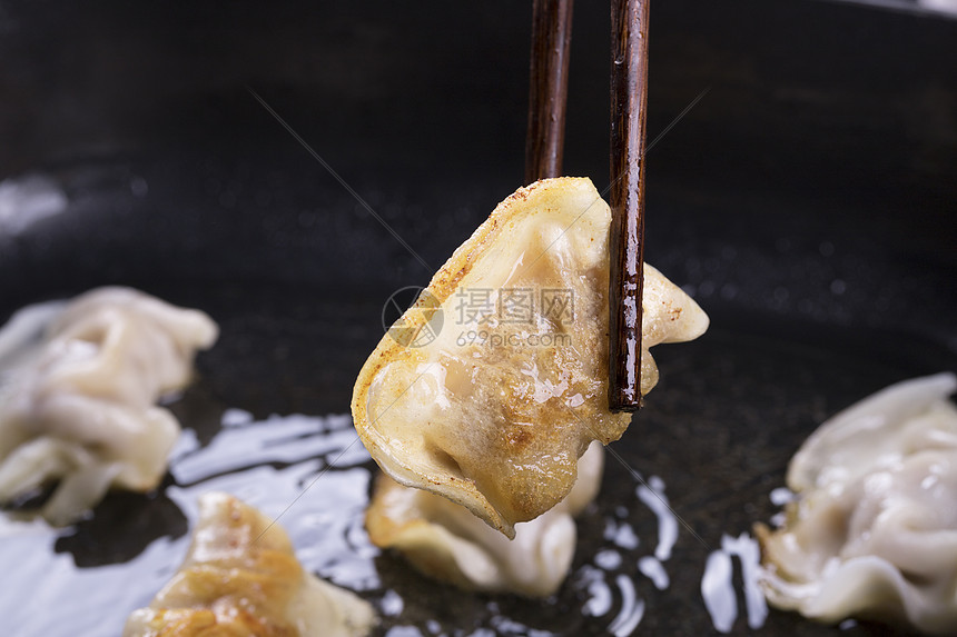 煎饺子图片