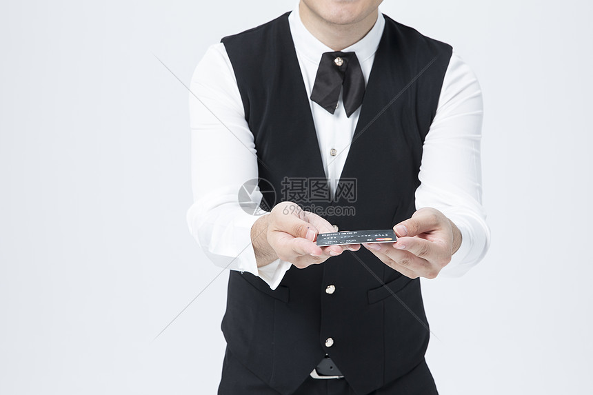 男性服务员服务刷卡图片