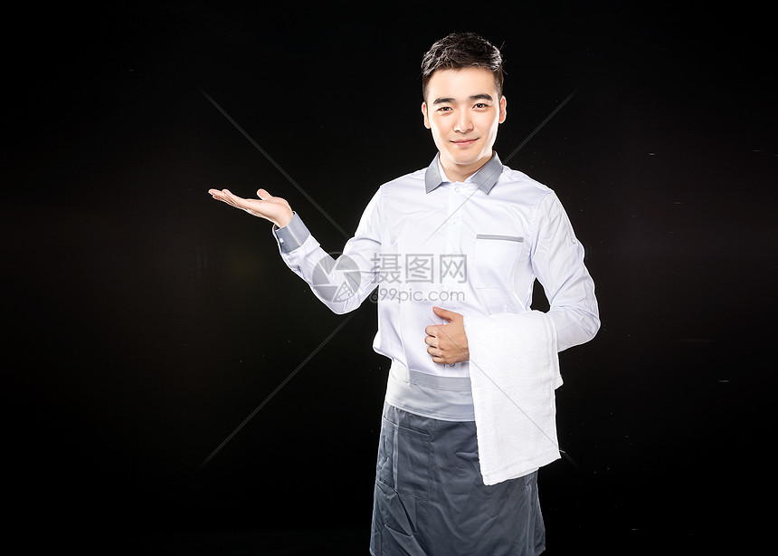 男服务员热情服务动作图片