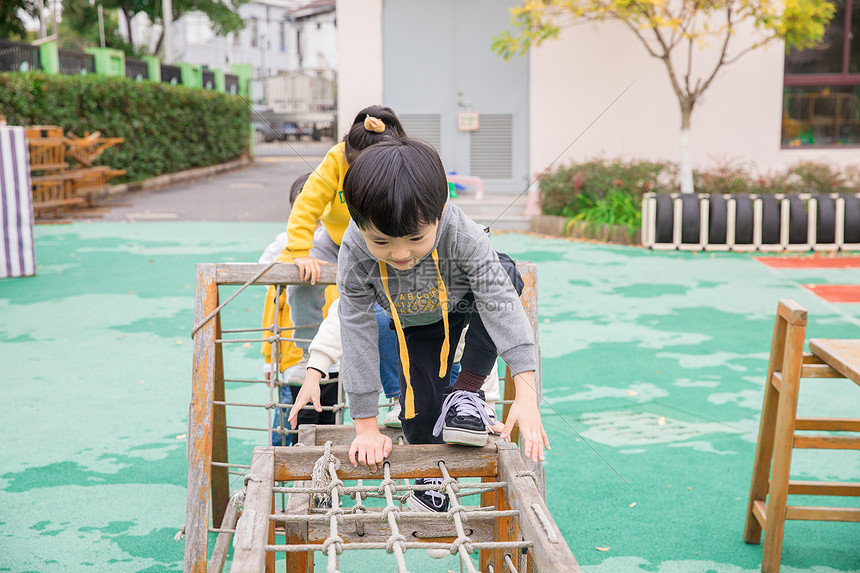 幼儿园儿童课间玩耍图片