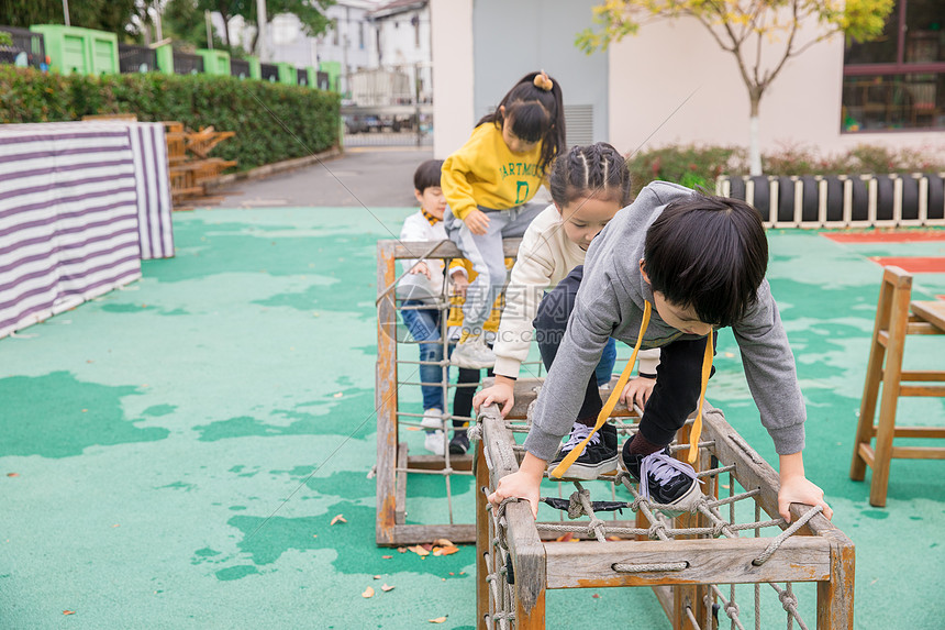 幼儿园儿童课间玩耍图片