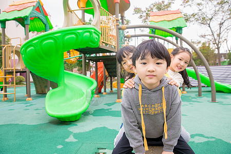 幼儿园儿童玩跷跷板背景