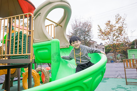 小型玩乐滑滑梯幼儿园儿童玩耍滑滑梯背景